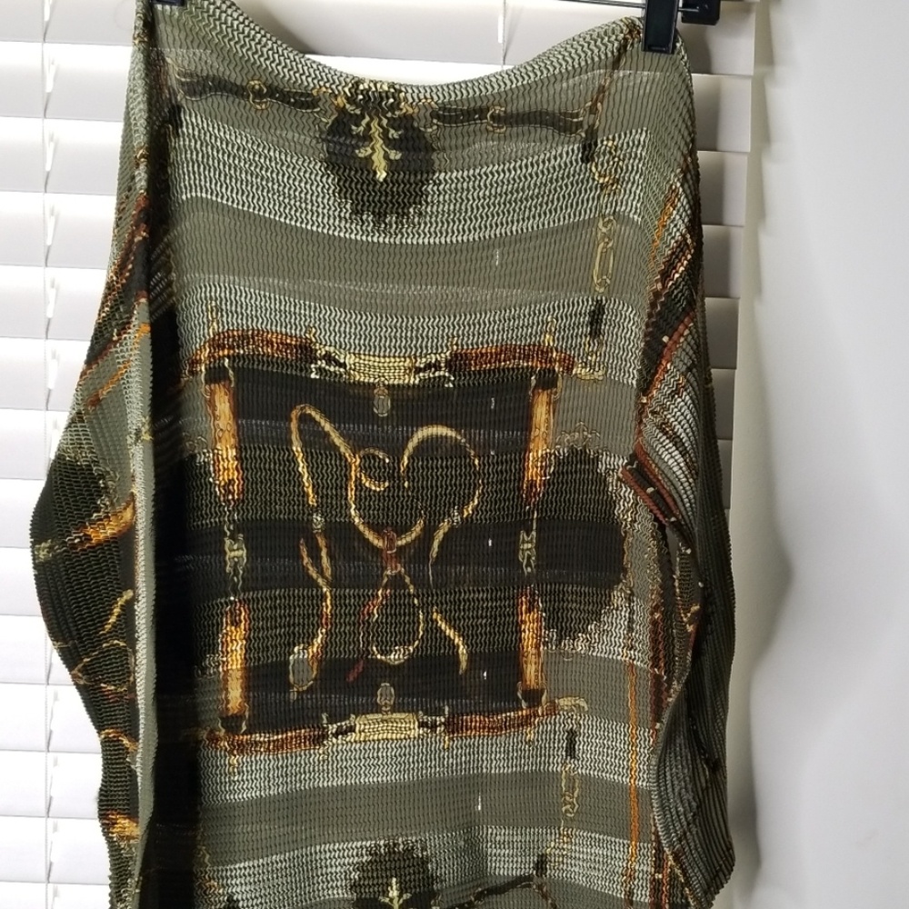 Top - Picture 3 of 3